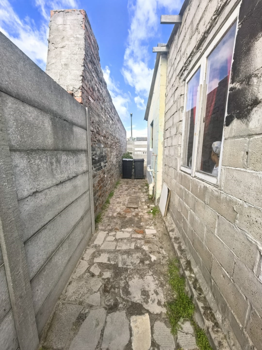 2 Bedroom Property for Sale in Lavender Hill Western Cape